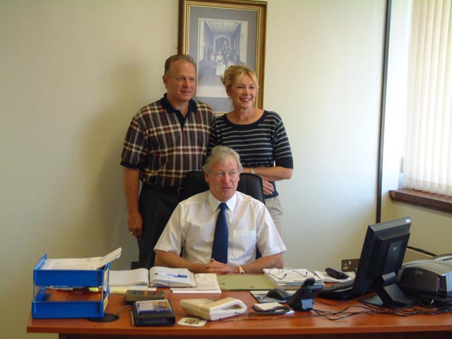 Mary and Ron Spon visiting Mansfield, October 2003, photo 1